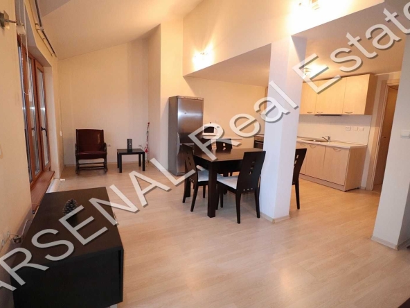 Дава се под наем Тристаен апартамент в София, в.з. Киноцентъра - 120 кв.м за 947.58 € - Снимка #1