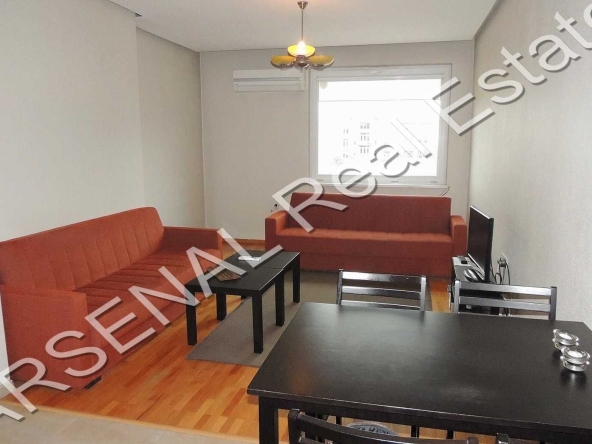 Дава се под наем Тристаен апартамент в София, Център - 100 кв.м за 747.66 € - Снимка #1