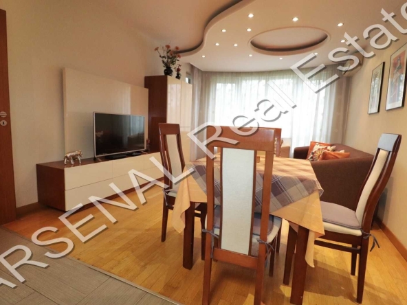 Дава се под наем Тристаен апартамент в София, Иван Вазов - 132 кв.м за 1097.01 € - Снимка #1