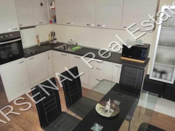 Дава се под наем Тристаен апартамент в София, Витоша - 120 кв.м за 588.03 € - Снимка #1