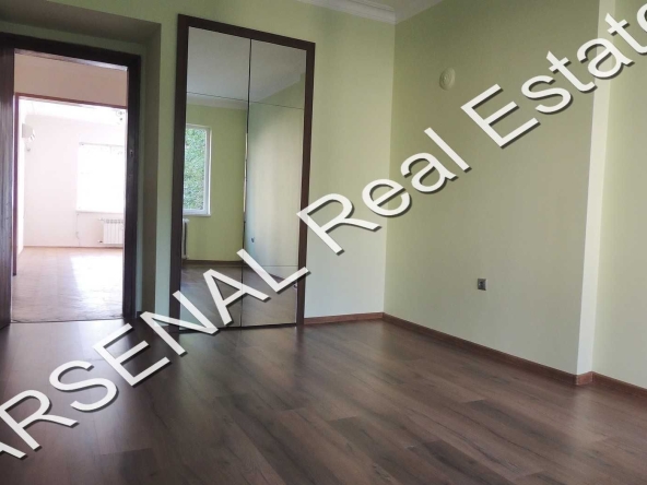 Дава се под наем Тристаен апартамент в София, Докторски паметник - 102 кв.м за 900 € - Снимка #1