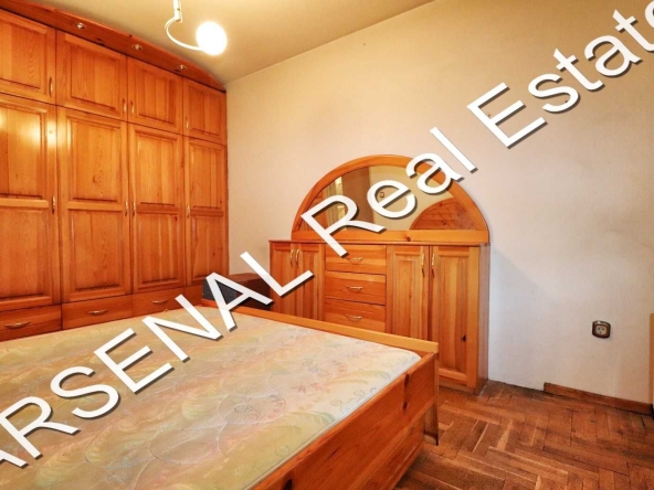 Дава се под наем Тристаен апартамент в София, Център - 120 кв.м за 450 € - Снимка #1