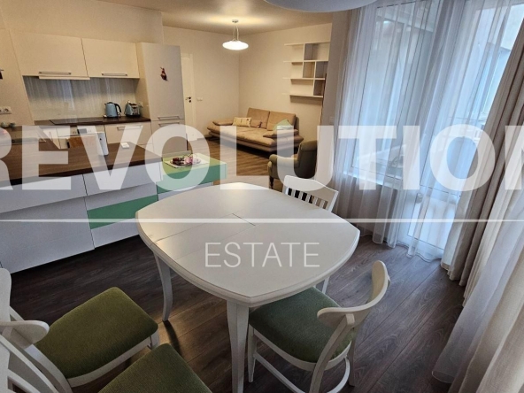 Дава се под наем Тристаен апартамент в Варна, Базар Левски - 100 кв.м за 750 € - Снимка #1