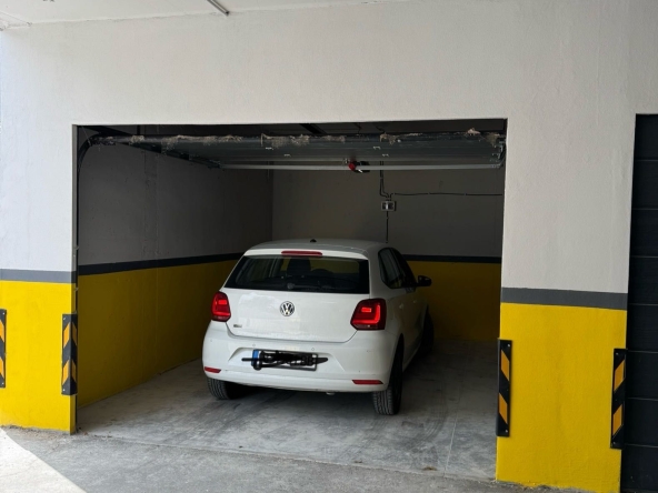 Дава се под наем Гараж / Паркомясто в Варна, Младост 1 - 18 кв.м за 100 € - Снимка #1