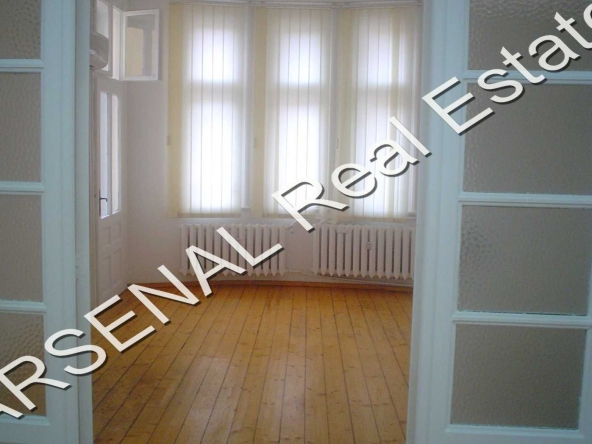 Дава се под наем Етаж от къща в София, Център - 225 кв.м за 2200 € - Снимка #1