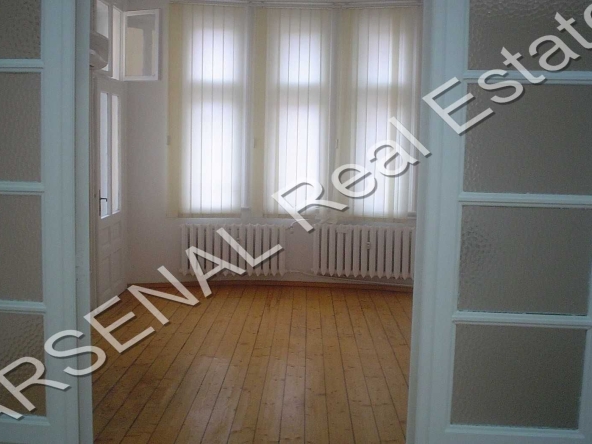 Дава се под наем Етаж от къща в София, Център - 225 кв.м за 2500 € - Снимка #1