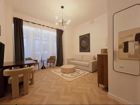 Дава се под наем Двустаен апартамент в София, Витоша - 64 кв.м за 448.8 € - Снимка #1