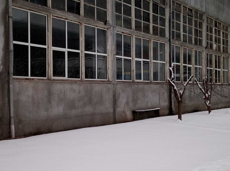 Промишлена сграда в Троян - 600 кв.м за 223 €/кв.м - Снимка #1