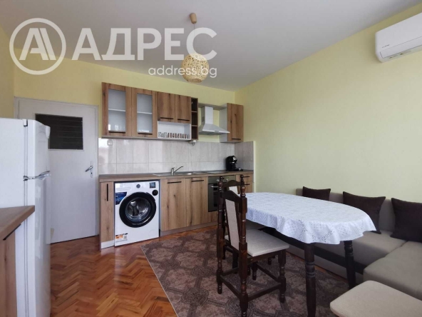 Дава се под наем Тристаен апартамент в Русе, Широк център - 70 кв.м за 280.5 € - Снимка #1