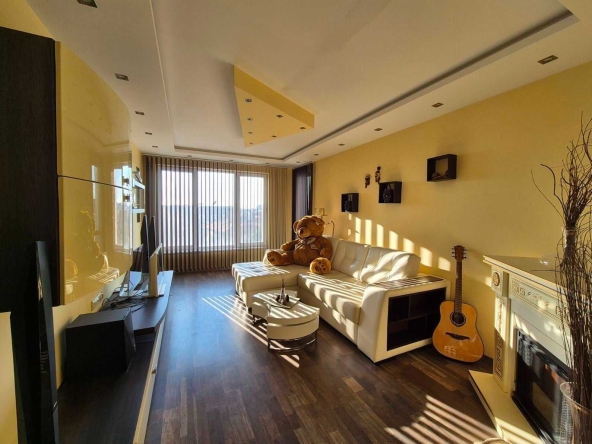 Тристаен апартамент в Русе, Център - 90 кв.м за 2212 €/кв.м - Снимка #1