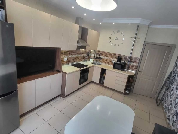 Дава се под наем Двустаен апартамент в София, Център - 65 кв.м за 397.8 € - Снимка #1