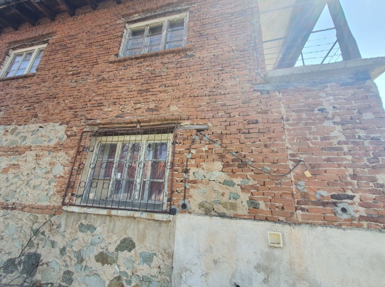 Къща в с. Априлци, Област Пазарджик - 80 кв.м за 1238 €/кв.м - Снимка #1