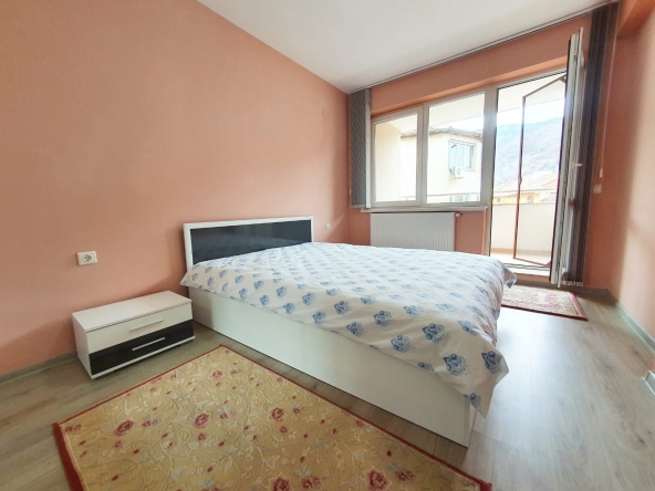 Дава се под наем Тристаен апартамент в Асеновград - 100 кв.м за 331.5 € - Снимка #1