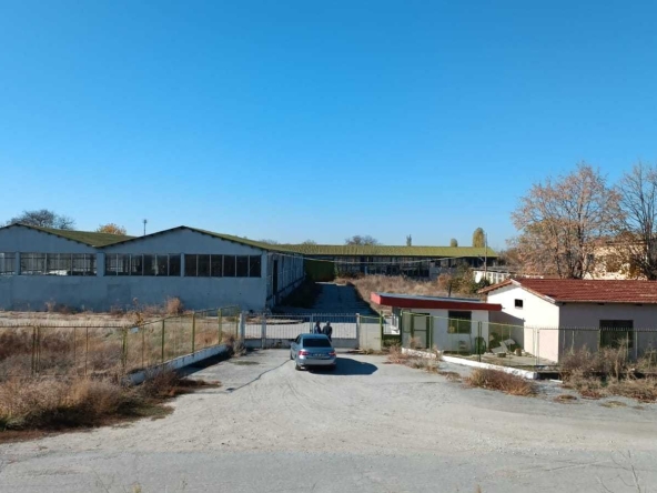 Дава се под наем Склад в с. Чешнегирово, Област Пловдив - 4000 кв.м за 254490 € - Снимка #1