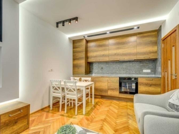 Тристаен апартамент в София, Гео Милев - 89 кв.м за 1854 €/кв.м - Снимка #1