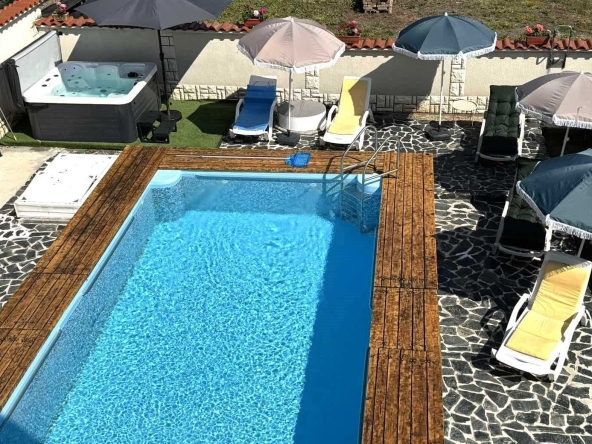 Дава се под наем Къща в София, Зона Б-18 - 1 кв.м за 59.67 € - Снимка #1