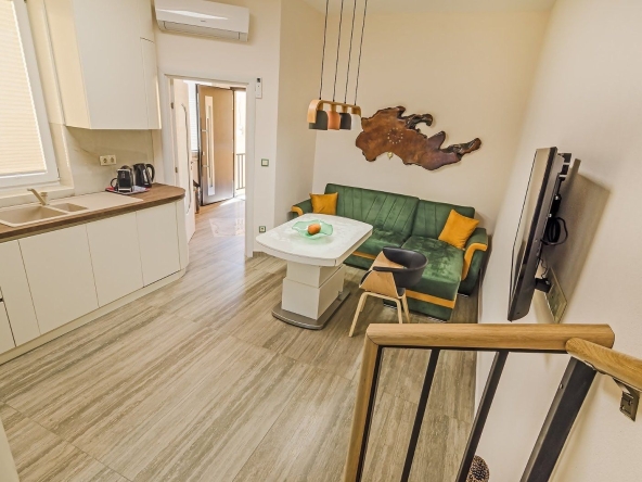 Дава се под наем Двустаен апартамент в Варна, Гръцка махала - 80 кв.м за 900 € - Снимка #1