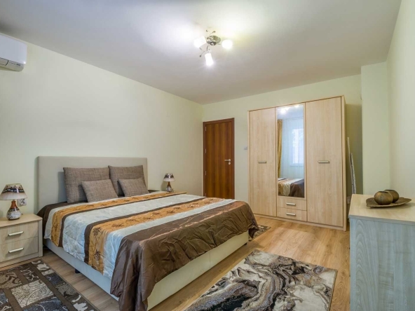 Дава се под наем Тристаен апартамент в София, Лозенец - 95 кв.м за 357 € - Снимка #1