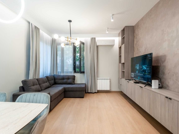 Дава се под наем Двустаен апартамент в София, Център - 60 кв.м за 1097.01 € - Снимка #1