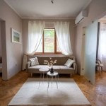 Дава се под наем Тристаен апартамент в София, Център - 70 кв.м за 999 € - Снимка #1