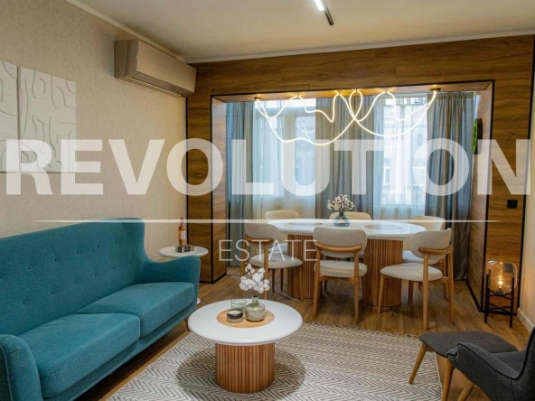 Дава се под наем Четиристаен апартамент в Варна, Център - 112 кв.м за 1495.83 € - Снимка #1