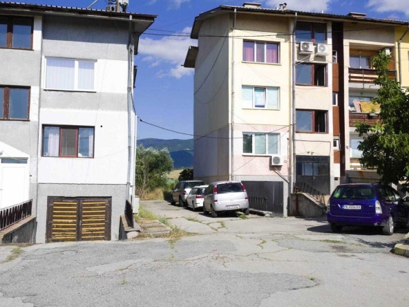 Дава се под наем Парцел в с. Витановци, Област Перник - 1373 кв.м за 199.41 € - Снимка #1