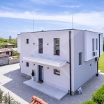 Къща в с. Бенковски, Област Пловдив - 205 кв.м за 1400 €/кв.м - Снимка #1