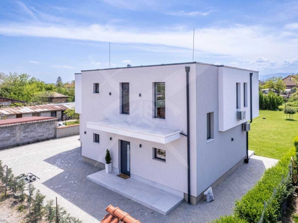 Къща в с. Бенковски, Област Пловдив - 205 кв.м за 1400 €/кв.м - Снимка #1