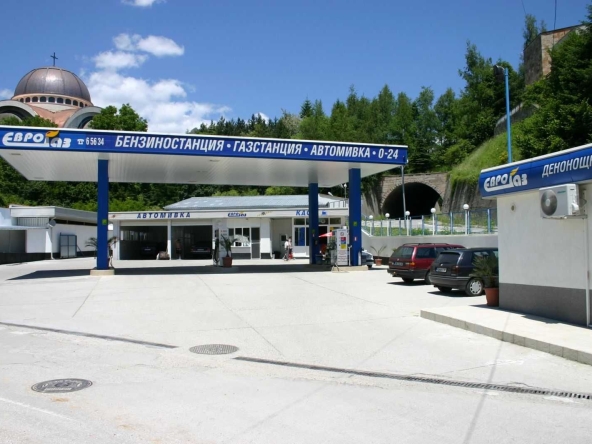 Дава се под наем Промишлена сграда в Смолян, Нов център - 1000 кв.м за 2193 € - Снимка #1