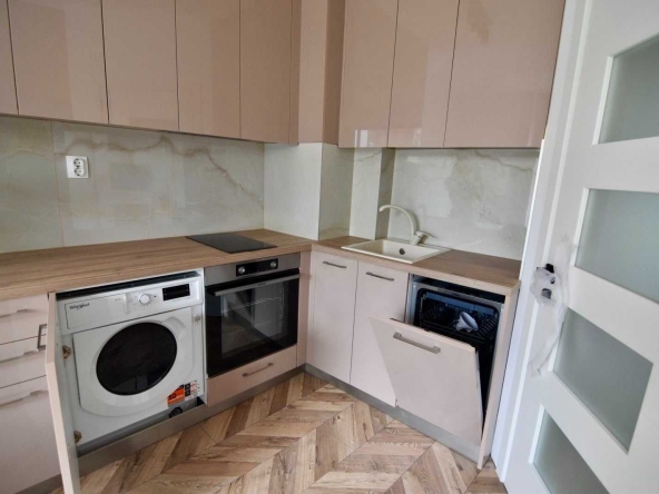 Тристаен апартамент в Пловдив, Кючук Париж - 74 кв.м за 1919 €/кв.м - Снимка #1