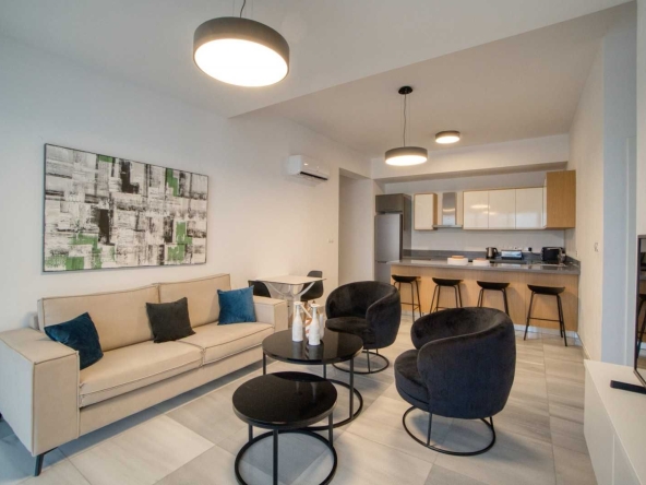 Дава се под наем Двустаен апартамент в София, Център - 55 кв.м за 408 € - Снимка #1