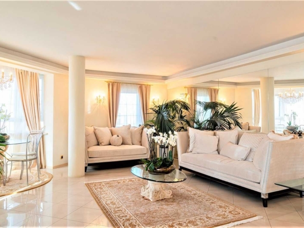 Тристаен апартамент в София, Лозенец - 130 кв.м за 1716 €/кв.м - Снимка #1