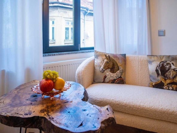 Дава се под наем Едностаен апартамент в София, Център - 50 кв.м за 433.5 € - Снимка #1