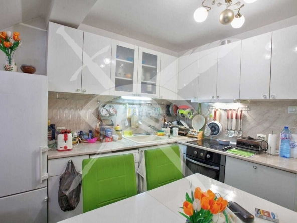 Дава се под наем Тристаен апартамент в Варна, Колхозен пазар - 65 кв.м за 300 € - Снимка #1