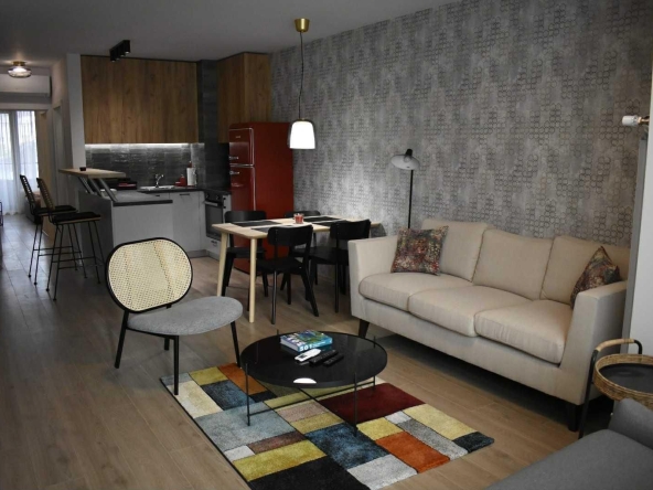 Дава се под наем Двустаен апартамент в София, Център - 117 кв.м за 1200 € - Снимка #1