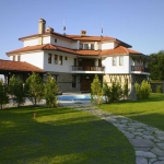 Хотел в с. Бойково, Област Пловдив - 1100 кв.м за 1228 €/кв.м - Снимка #1