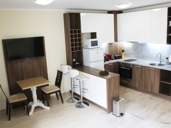 Дава се под наем Двустаен апартамент в Бургас, Център - 70 кв.м за 765 € - Снимка #1