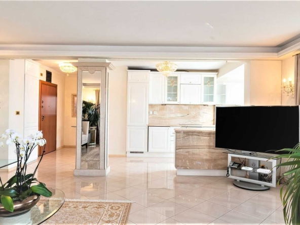 Тристаен апартамент в София, Лозенец - 147 кв.м за 1429 €/кв.м - Снимка #1