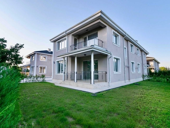 Къща в Пловдив, Коматево - 222 кв.м за 816 €/кв.м - Снимка #1