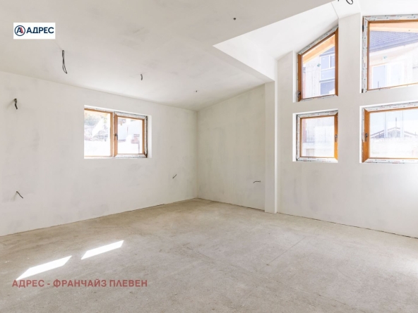 Тристаен апартамент в Враца, Център - 100 кв.м за 1450 €/кв.м - Снимка #1