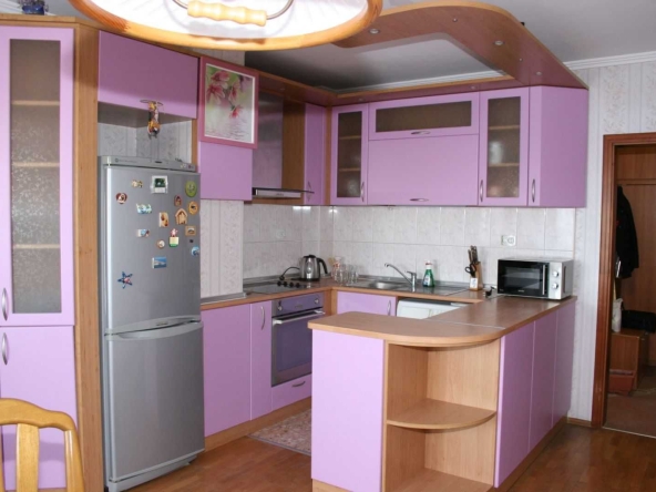 Дава се под наем Тристаен апартамент в Варна, м-т Св. Никола - 90 кв.м за 484.5 € - Снимка #1