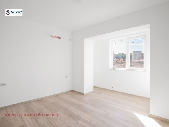 Тристаен апартамент в Плевен, Идеален център - 66 кв.м за 2122 €/кв.м - Снимка #1