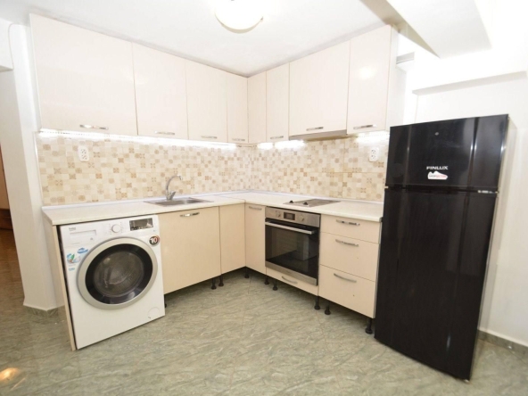 Дава се под наем Двустаен апартамент в Варна, Левски - 52 кв.м за 458.49 € - Снимка #1