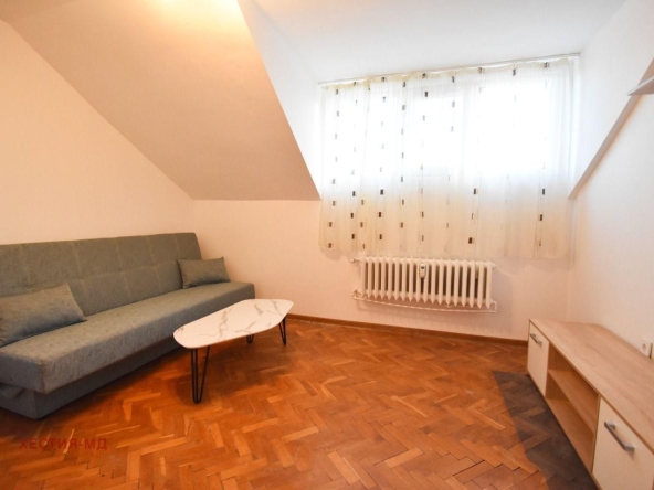 Дава се под наем Тристаен апартамент в София, Център - 92 кв.м за 847.62 € - Снимка #1