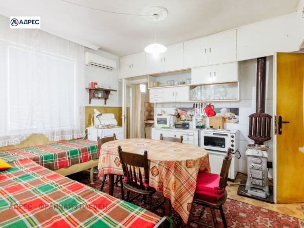 Етаж от къща в Плевен, 9-ти квартал - 97 кв.м за 576 €/кв.м - Снимка #1