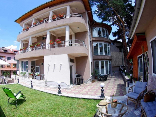 Хотел в Велинград - 663 кв.м за 543 €/кв.м - Снимка #1