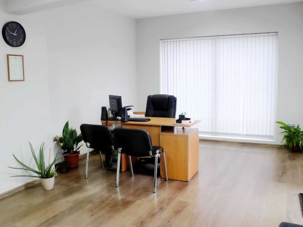 Дава се под наем Офис в Ямбол, Аврен - 95 кв.м за 418.71 € - Снимка #1