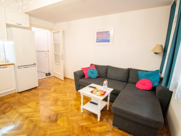 Дава се под наем Двустаен апартамент в София, Център - 50 кв.м за 648.21 € - Снимка #1