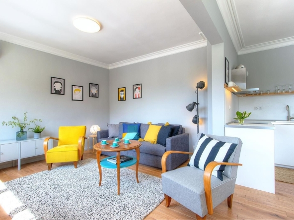 Дава се под наем Тристаен апартамент в София, Център - 96 кв.м за 1695.24 € - Снимка #1