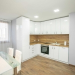 Тристаен апартамент в Ловеч, Широк център - 94 кв.м за 1107 €/кв.м - Снимка #1